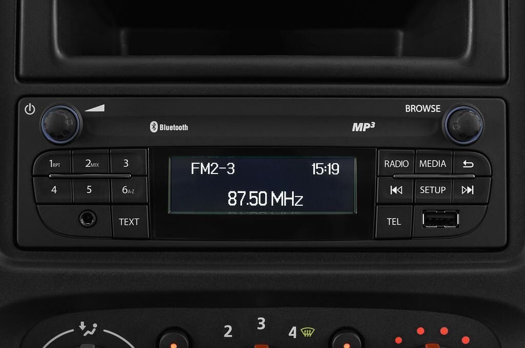 Renault Trafic (Baujahr 2014) L1H1 1.6Dci 115 2,7T Basis 4 Türen Radio und Infotainmentsystem