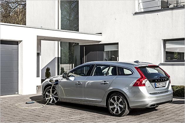 Als Plug-in-Hybrid kann das Auto an der Steckdose aufgeladen werden
