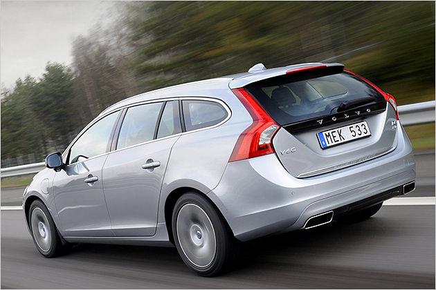 Der Volvo V60 Plug-in-Hybrid wechselt auf Knopfdruck sein Wesen: Vom sanften Elektromobil zum dynamischen Sportkombi und zurück
