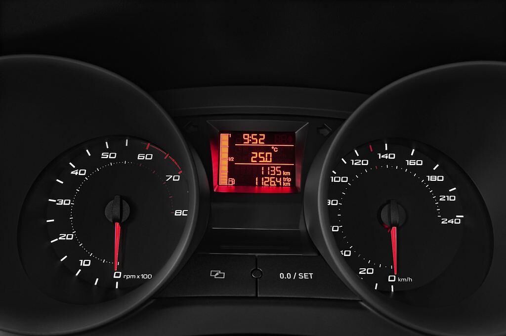 SEAT Ibiza ST (Baujahr 2011) Reference 5 Türen Tacho und Fahrerinstrumente