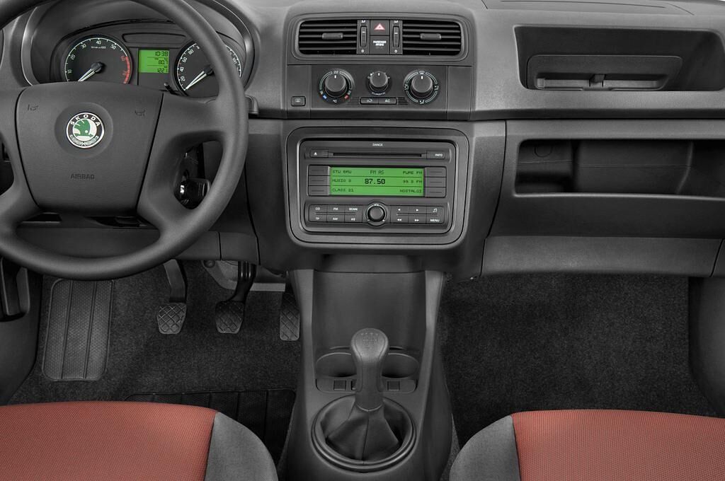 Skoda Fabia (Baujahr 2009) - 5 Türen Mittelkonsole