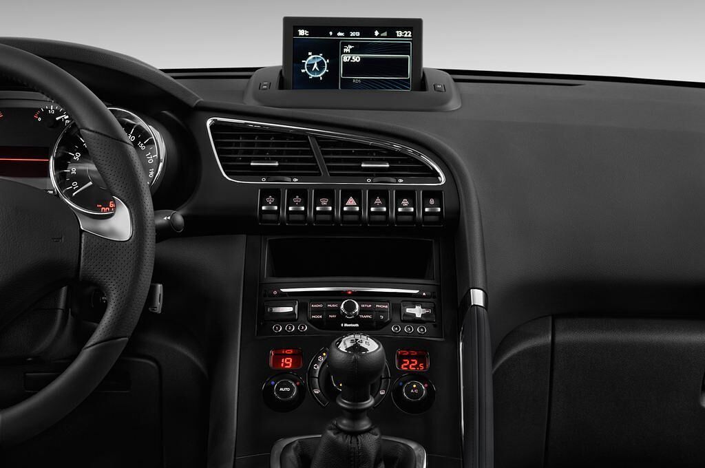 Peugeot 3008 (Baujahr 2014) Allure 5 Türen Mittelkonsole