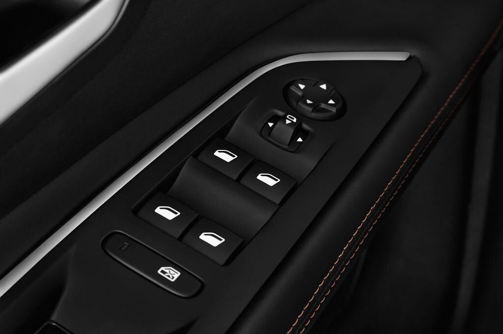 Peugeot 3008 (Baujahr 2017) GT Line 5 Türen Bedienungselemente Tür
