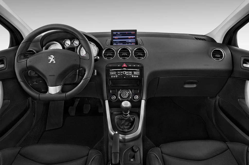 Peugeot 308 (Baujahr 2011) Allure 5 Türen Cockpit und Innenraum