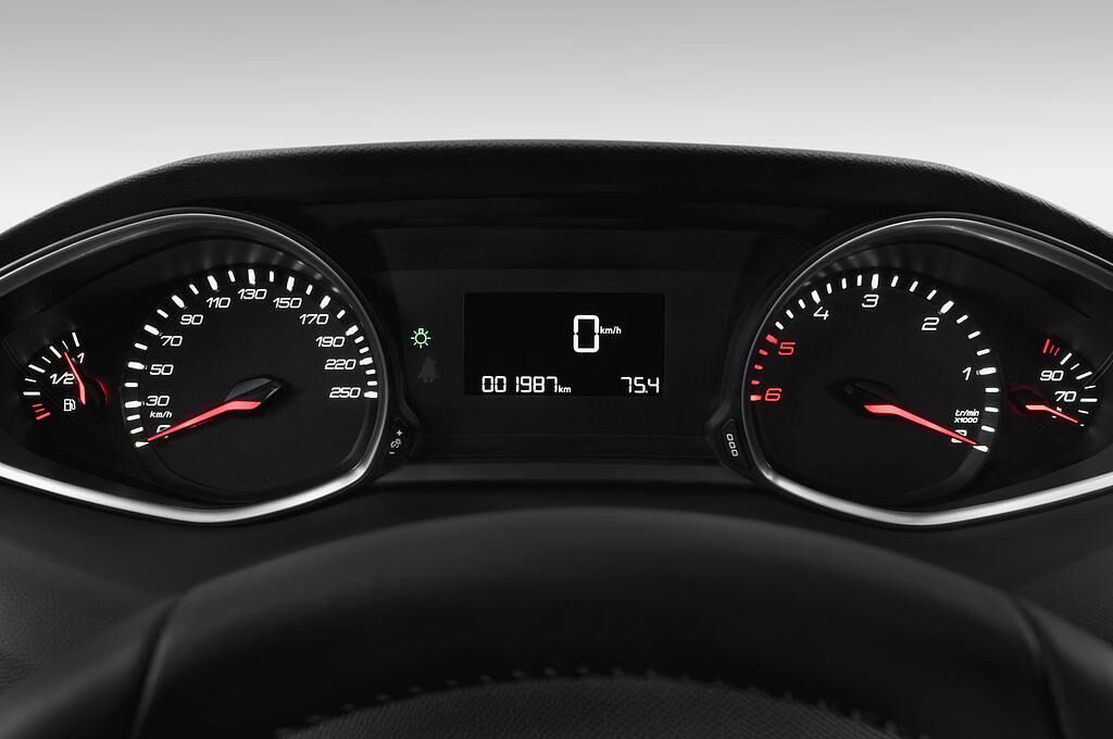 Peugeot 308 (Baujahr 2013) Active 5 Türen Tacho und Fahrerinstrumente