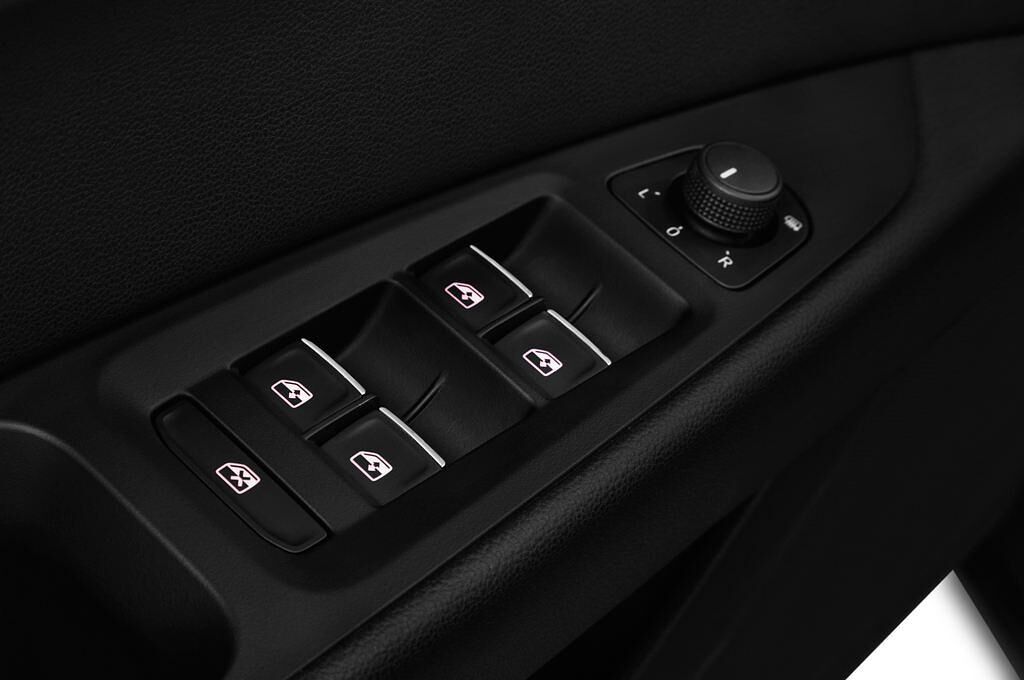 SEAT Ibiza ST (Baujahr 2017) FR 5 Türen Bedienungselemente Tür