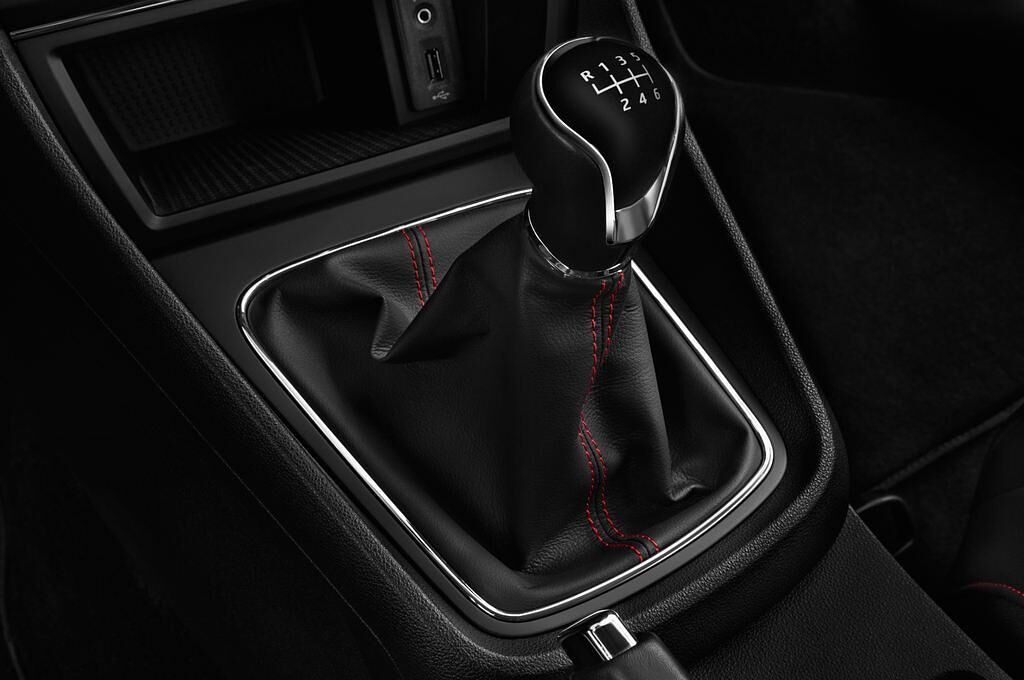 SEAT Ibiza ST (Baujahr 2017) FR 5 Türen Schalthebel