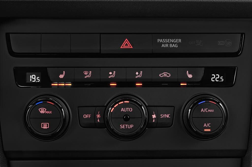 SEAT Leon (Baujahr 2013) Reference 5 Türen Temperatur und Klimaanlage