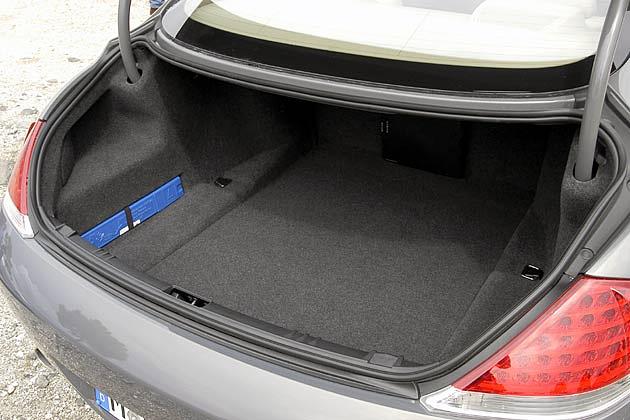 Kofferraum: 450 Liter Volumen, weit öffnende Klappe