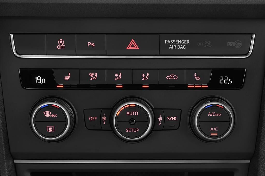 SEAT Leon (Baujahr 2014) Reference 5 Türen Temperatur und Klimaanlage