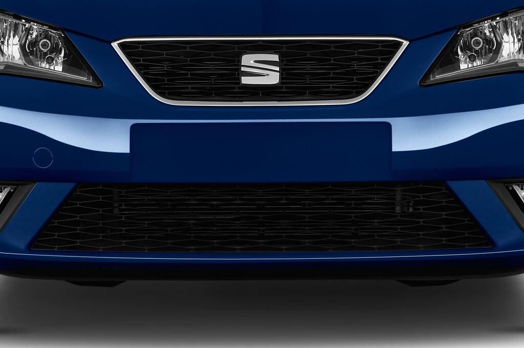 SEAT Ibiza ST (Baujahr 2016) Style 5 Türen Kühlergrill und Scheinwerfer