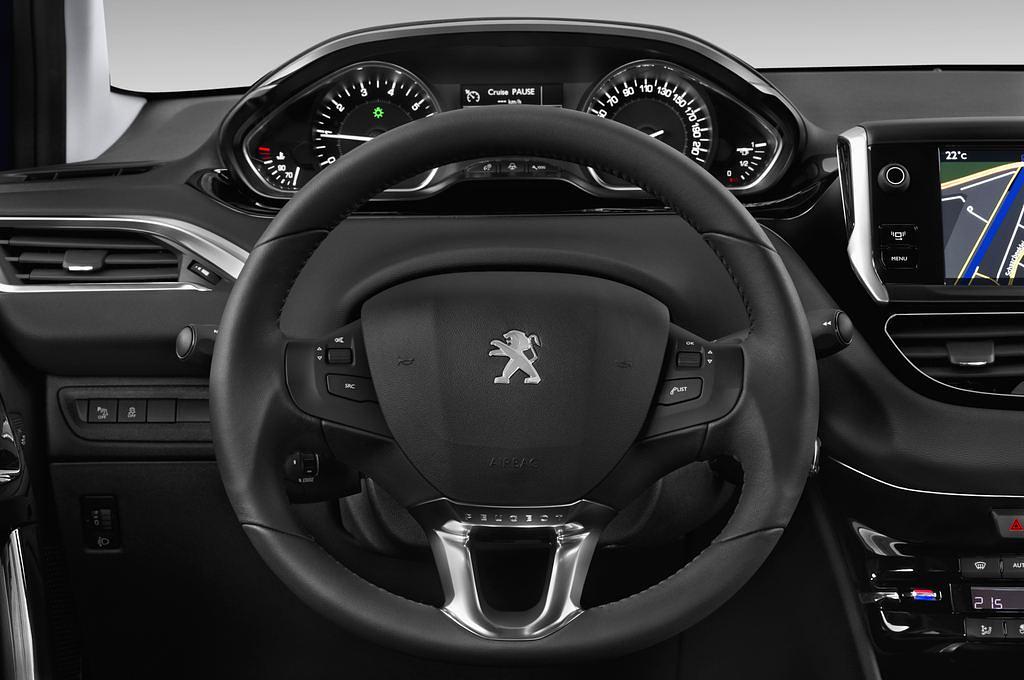 Peugeot 208 (Baujahr 2012) Allure 3 Türen Lenkrad