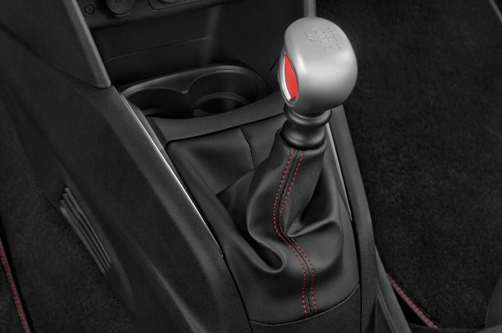 Peugeot 208 (Baujahr 2014) GTI 3 Türen Schalthebel