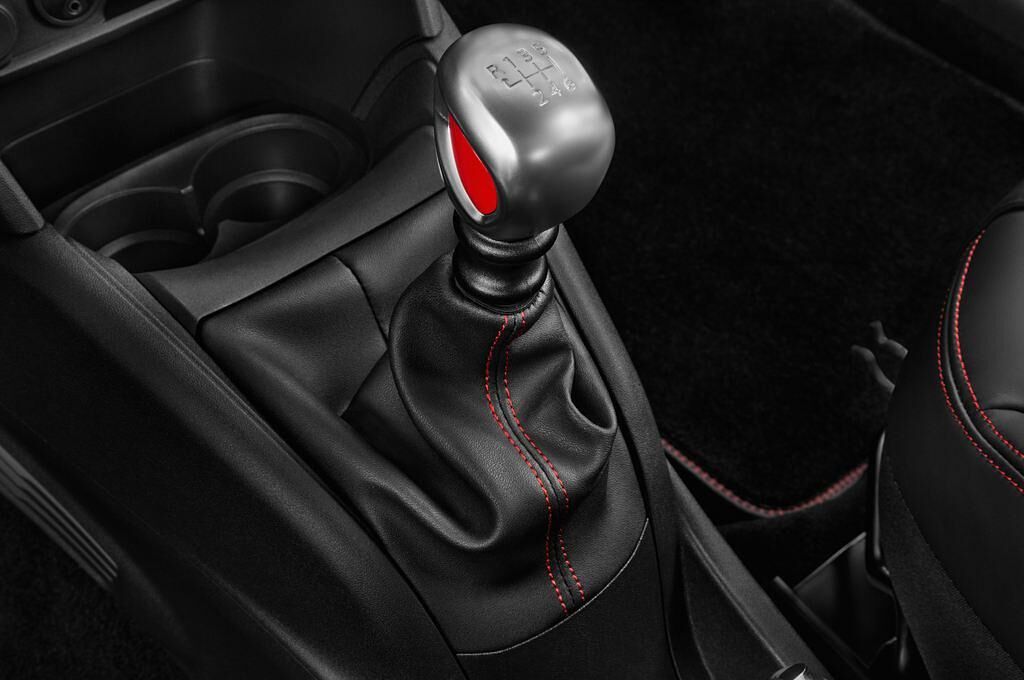 Peugeot 208 (Baujahr 2015) GTI 3 Türen Schalthebel