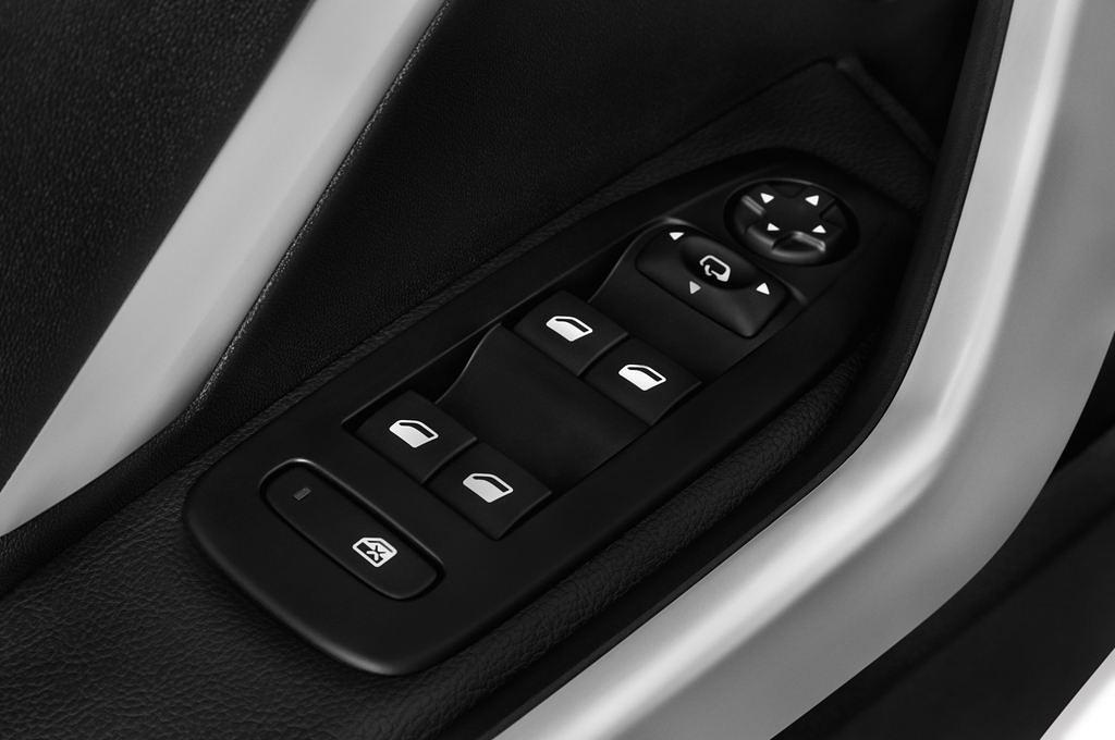 Peugeot 208 (Baujahr 2015) Allure 5 Türen Bedienungselemente Tür