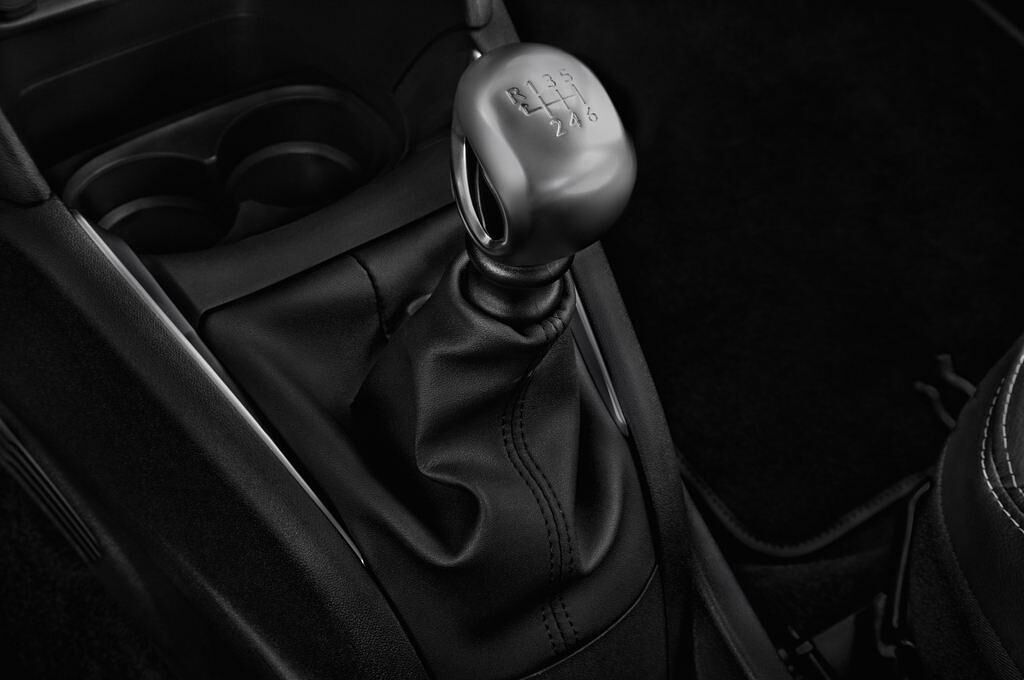 Peugeot 208 (Baujahr 2015) Allure 5 Türen Schalthebel