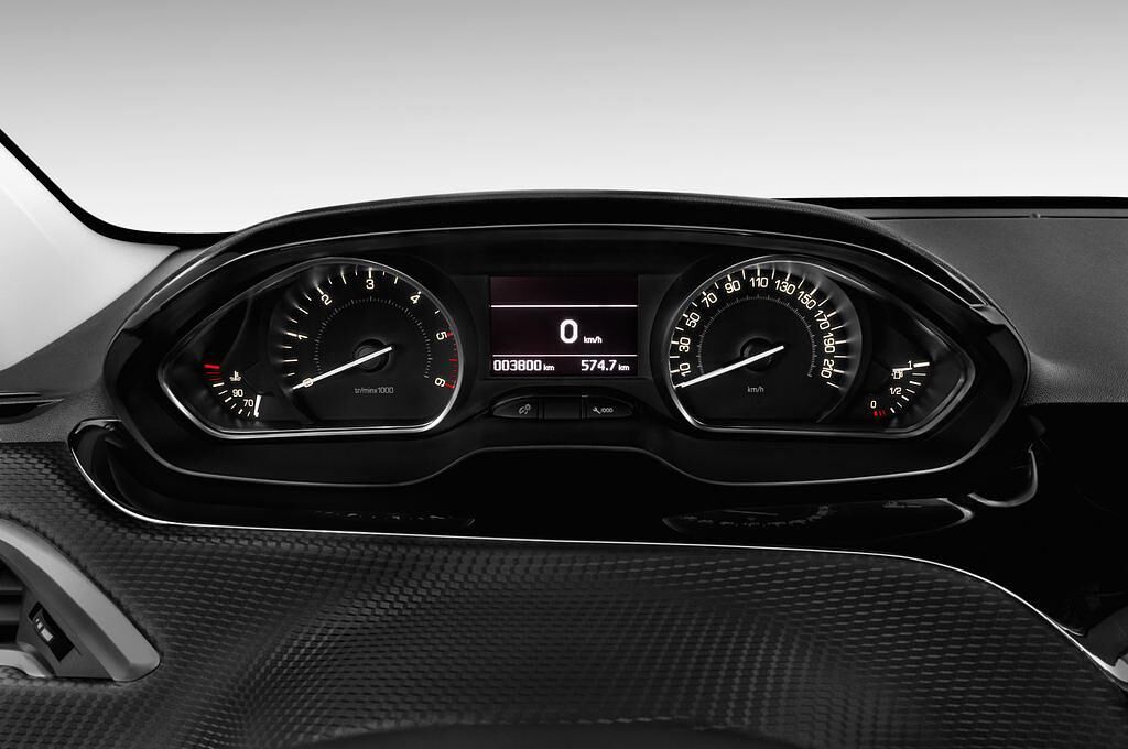 Peugeot 208 (Baujahr 2015) Allure 5 Türen Tacho und Fahrerinstrumente