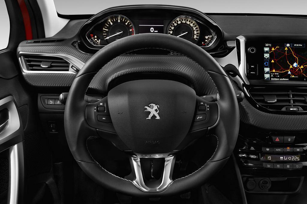 Peugeot 208 (Baujahr 2015) Allure 5 Türen Lenkrad