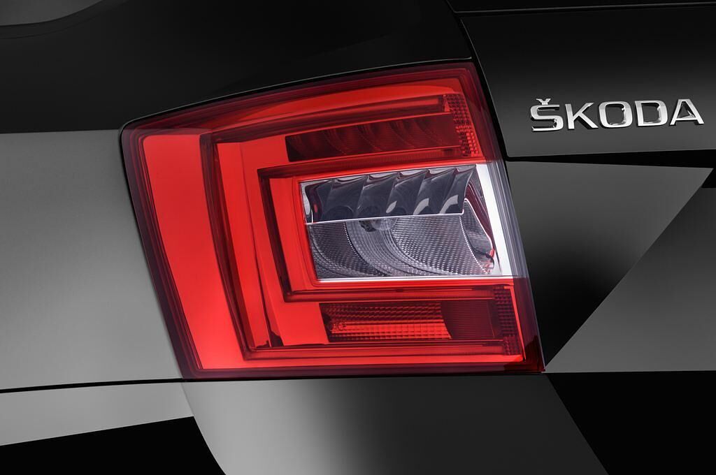 Skoda Octavia (Baujahr 2014) 2.0 Tsi Green Tec Dsg Rs Combi 5 Türen Rücklicht