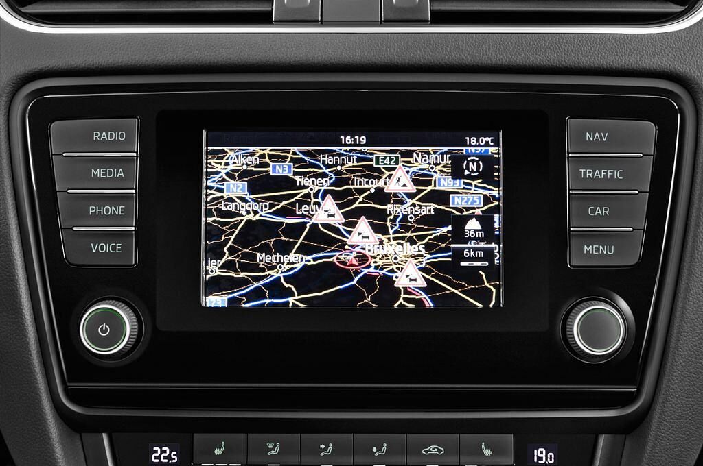 Skoda Octavia (Baujahr 2015) Scout 5 Türen Radio und Infotainmentsystem