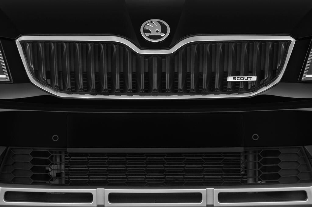Skoda Octavia (Baujahr 2015) Scout 5 Türen Kühlergrill und Scheinwerfer