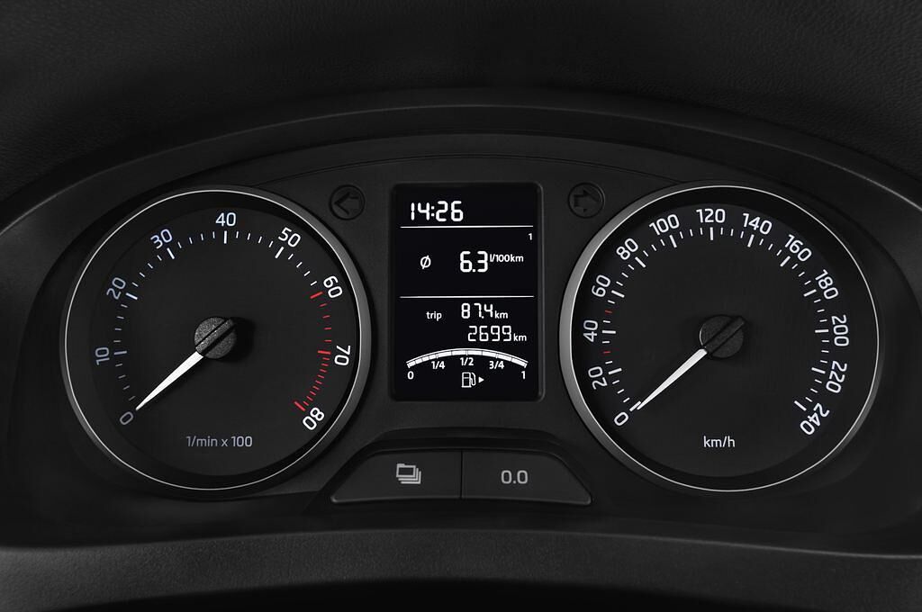 Skoda Rapid (Baujahr 2013) Elegance 5 Türen Tacho und Fahrerinstrumente