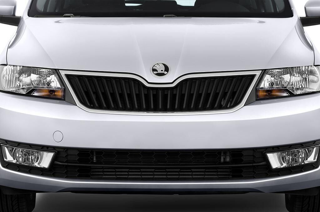 Skoda Rapid Spaceback (Baujahr 2014) Elegance 5 Türen Kühlergrill und Scheinwerfer
