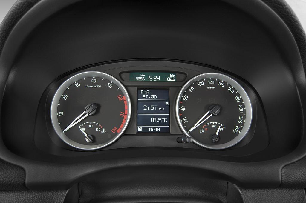 Skoda Roomster (Baujahr 2009) Comfort 5 Türen Tacho und Fahrerinstrumente