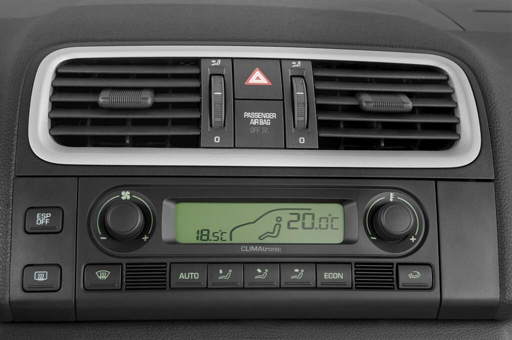 Skoda Roomster (Baujahr 2009) Comfort 5 Türen Temperatur und Klimaanlage