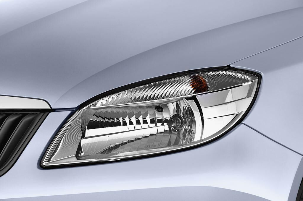 Skoda Roomster (Baujahr 2013) Active 5 Türen Scheinwerfer
