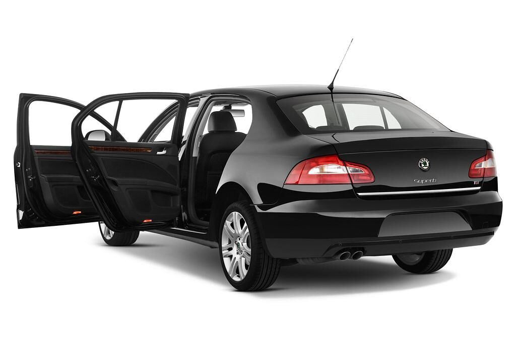 Skoda Superb (Baujahr 2009) Elegance 4 Türen Tür geöffnet