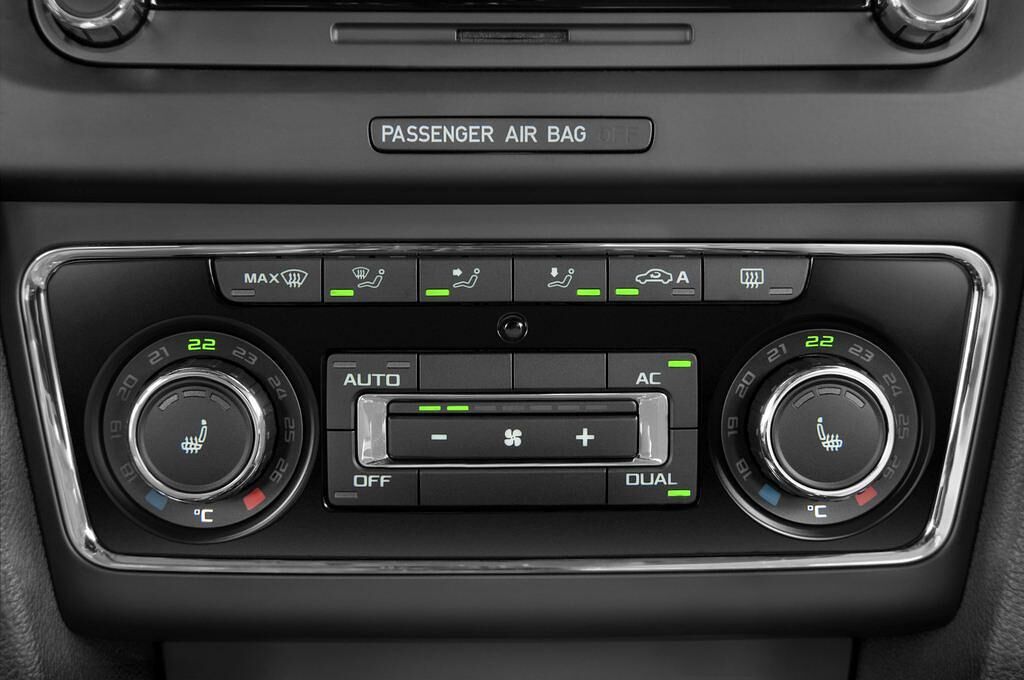 Skoda Superb (Baujahr 2009) Elegance 4 Türen Temperatur und Klimaanlage
