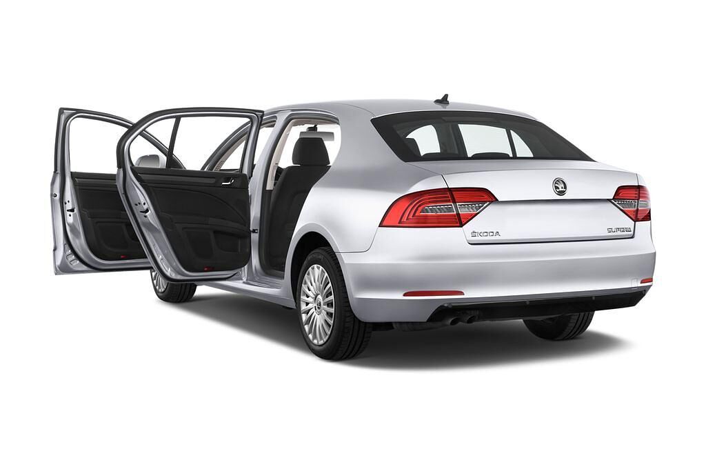 Skoda Superb (Baujahr 2015) Active 5 Türen Tür geöffnet