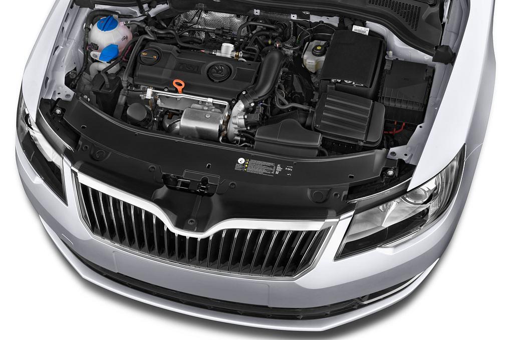 Skoda Superb (Baujahr 2015) Active 5 Türen Motor