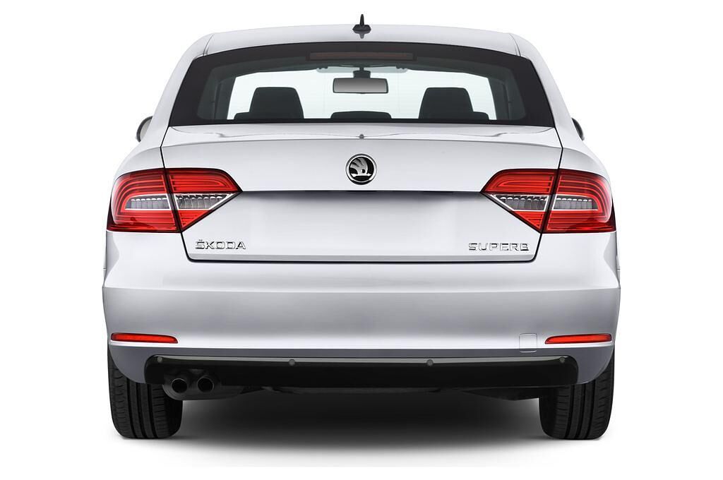 Skoda Superb (Baujahr 2015) Active 5 Türen Heckansicht