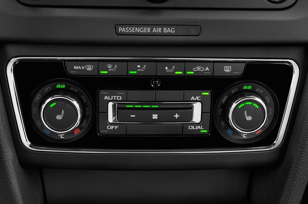 Skoda Superb (Baujahr 2015) Active 5 Türen Temperatur und Klimaanlage