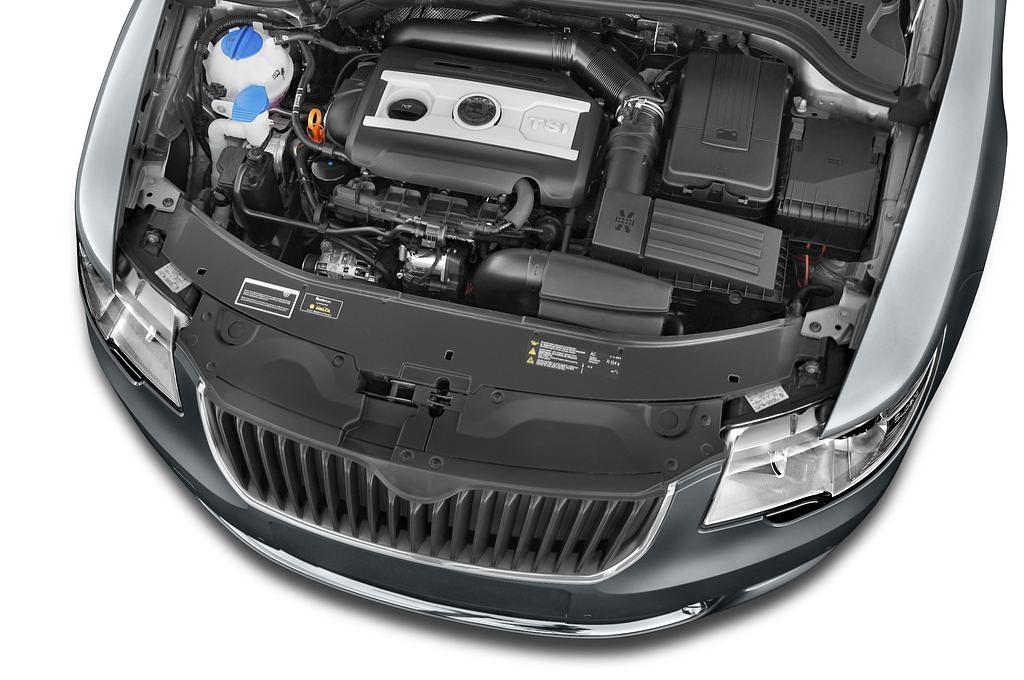 Skoda Superb (Baujahr 2010) Elegance 5 Türen Motor