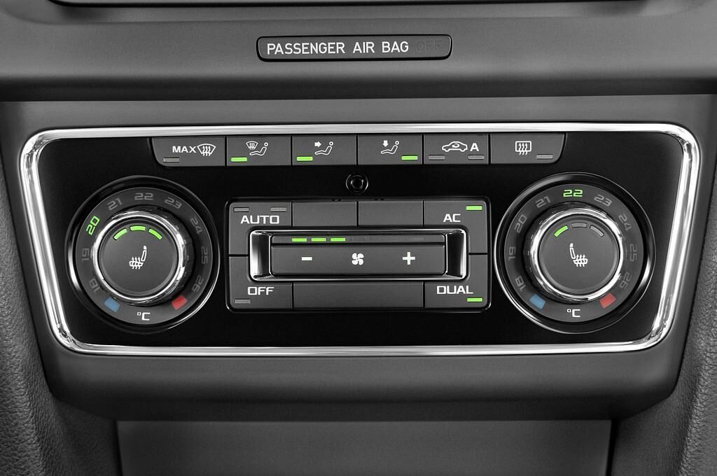 Skoda Superb (Baujahr 2010) Elegance 5 Türen Temperatur und Klimaanlage