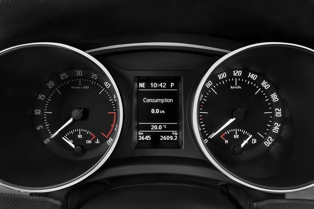 Skoda Superb (Baujahr 2014) Ambition 5 Türen Tacho und Fahrerinstrumente