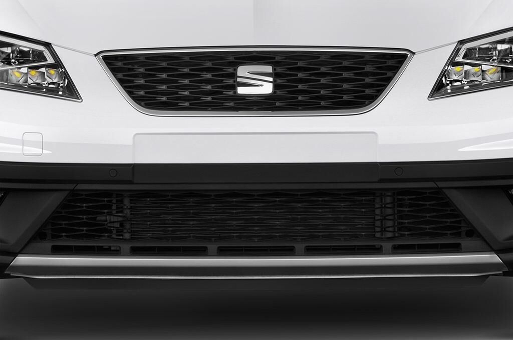 SEAT Leon (Baujahr 2015) X-Perience 5 Türen Kühlergrill und Scheinwerfer