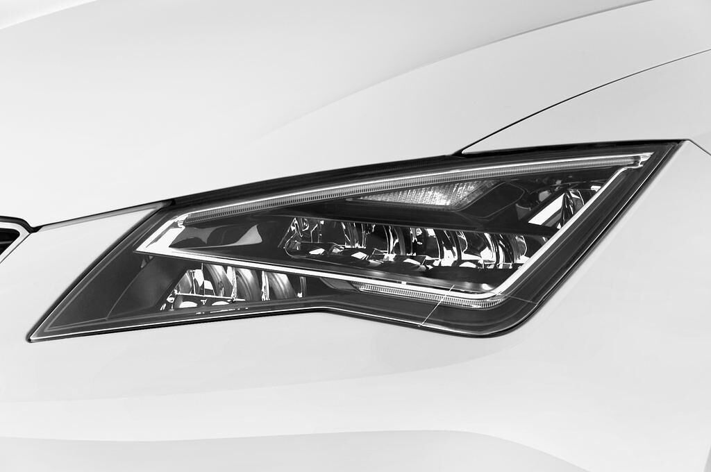 SEAT Leon (Baujahr 2015) X-Perience 5 Türen Scheinwerfer