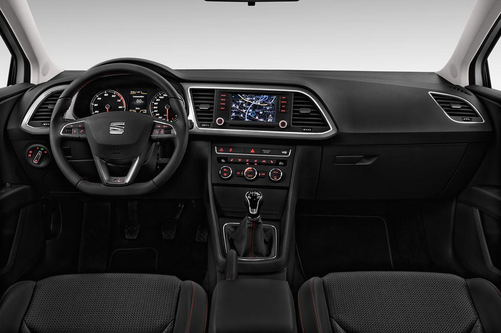 SEAT Leon SC (Baujahr 2014) FR 3 Türen Cockpit und Innenraum