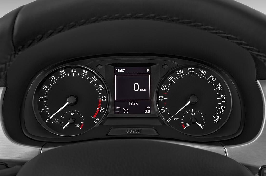 Skoda Fabia (Baujahr 2015) Ambition 5 Türen Tacho und Fahrerinstrumente