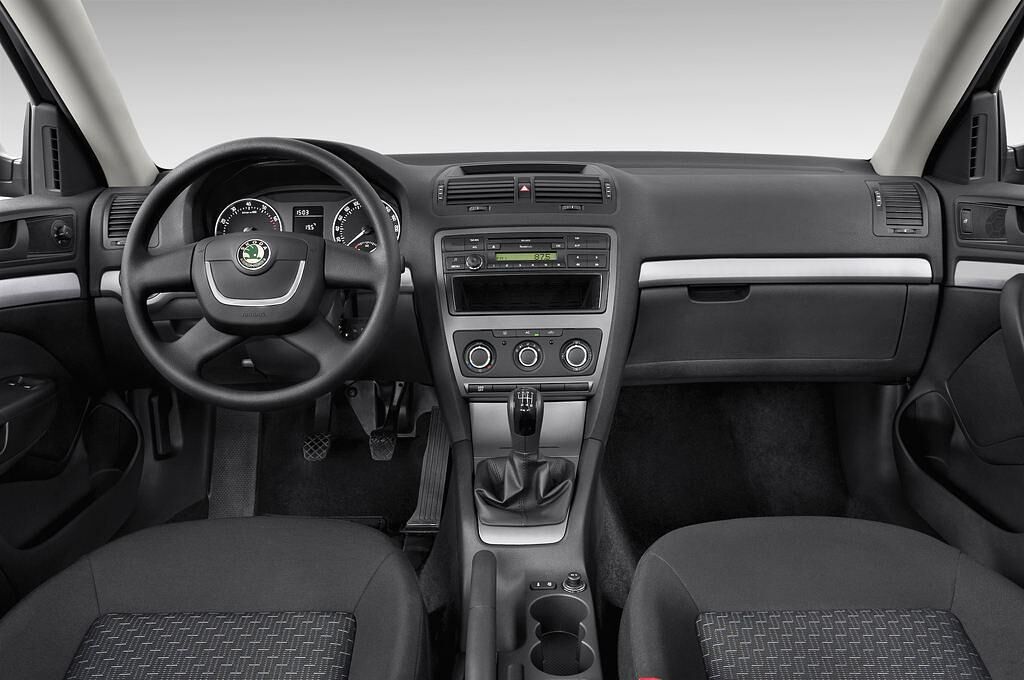 Skoda Octavia (Baujahr 2009) Classic 4 Türen Cockpit und Innenraum