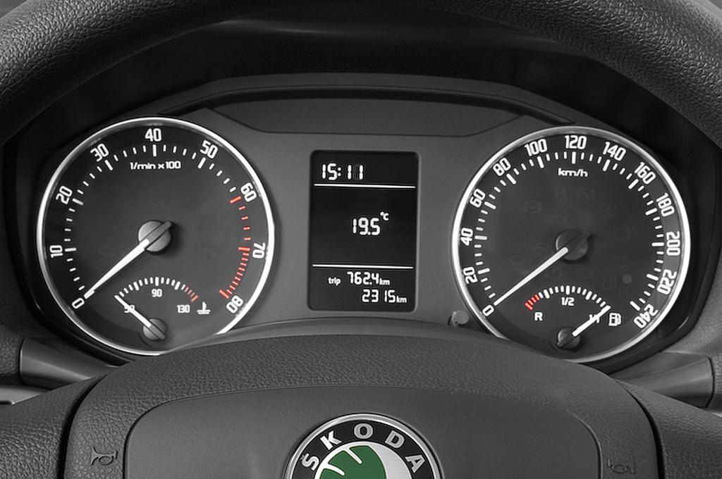 Skoda Octavia (Baujahr 2009) Classic 4 Türen Tacho und Fahrerinstrumente