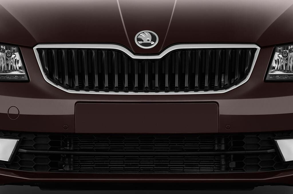 Skoda Octavia (Baujahr 2014) Ambition 5 Türen Kühlergrill und Scheinwerfer