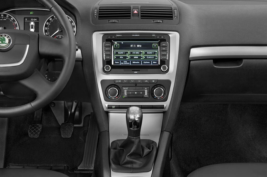 Skoda Octavia (Baujahr 2011) Elegance 5 Türen Mittelkonsole