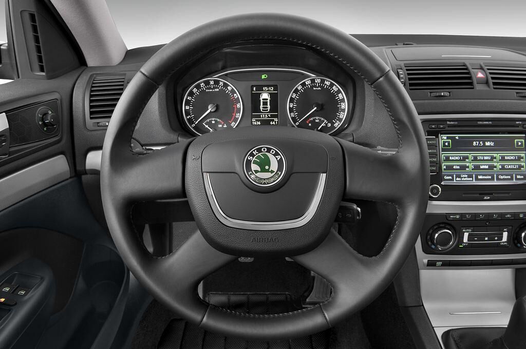 Skoda Octavia (Baujahr 2011) Elegance 5 Türen Lenkrad