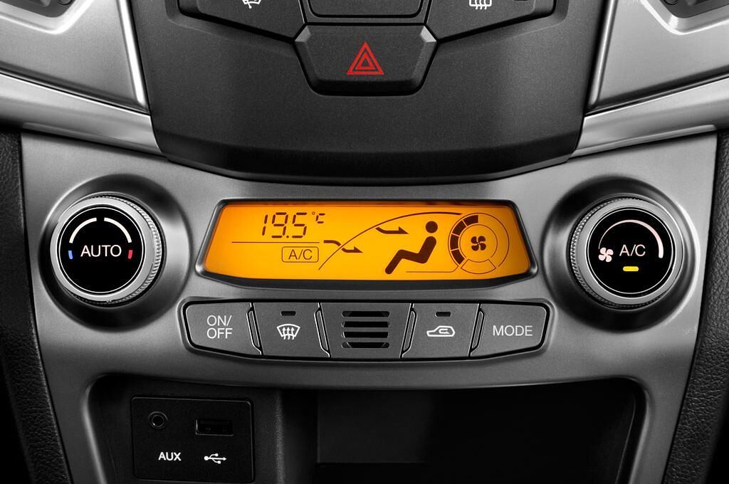 Ssangyong Korando (Baujahr 2014) Sapphire 5 Türen Temperatur und Klimaanlage