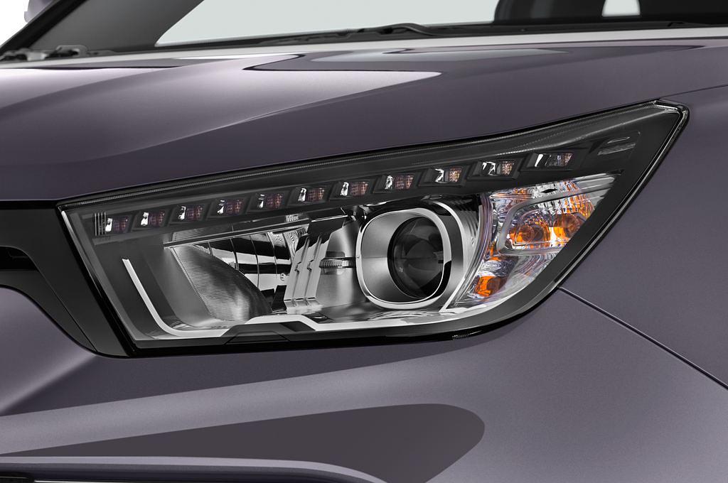 Ssangyong Tivoli (Baujahr 2015) Quartz 5 Türen Scheinwerfer